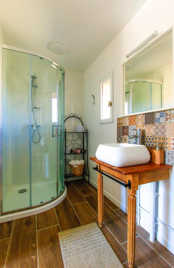 Domaine De Bauzit Bed and Breakfast Vals-pres-le-Puy Exteriör bild