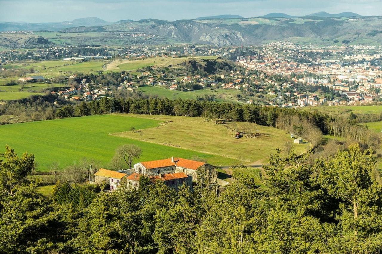 Domaine De Bauzit Bed and Breakfast Vals-pres-le-Puy Exteriör bild
