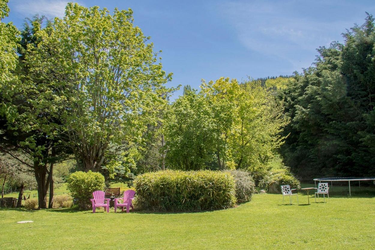 Domaine De Bauzit Bed and Breakfast Vals-pres-le-Puy Exteriör bild