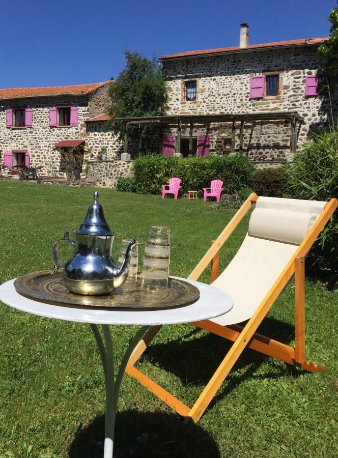 Domaine De Bauzit Bed and Breakfast Vals-pres-le-Puy Exteriör bild